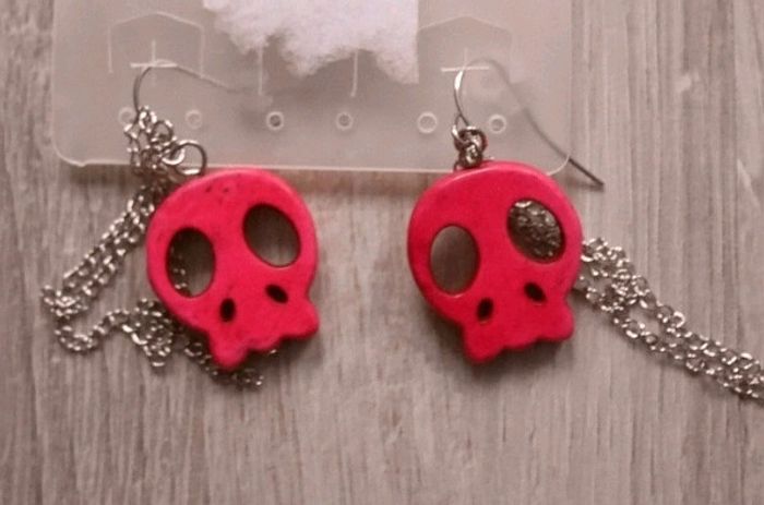 Boucles d'oreilles têtes de mort roses neuves - photo numéro 2