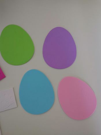 Oeufs de Pâques en mousse à décorer