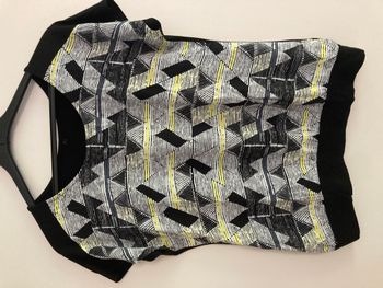 Tee-shirt noir avec motifs