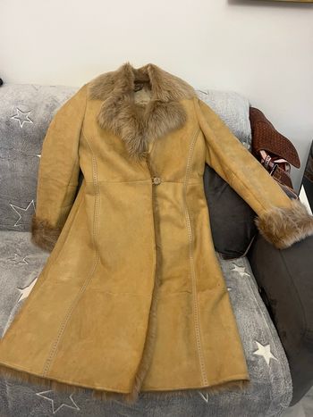 Manteau fourrure et daim