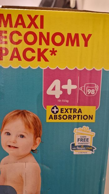 Couches pampers taille 4+