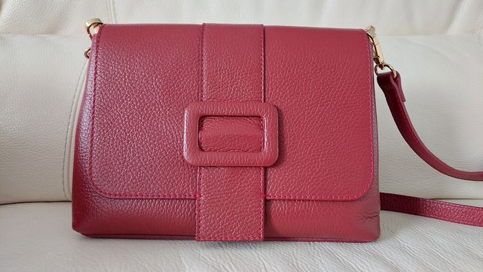 Superbe sac à main bordeaux en cuir