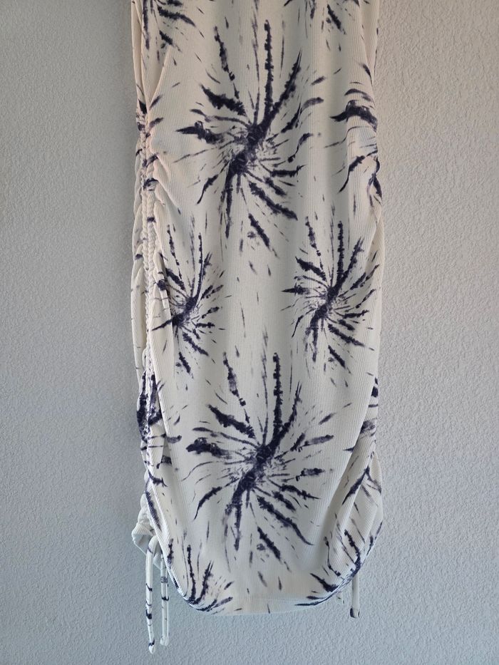 Petite robe blanche et bleue h&m taille xs - photo numéro 2