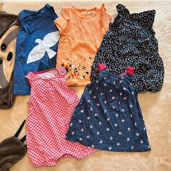 Lot 4 robes été + 1 barboteuse