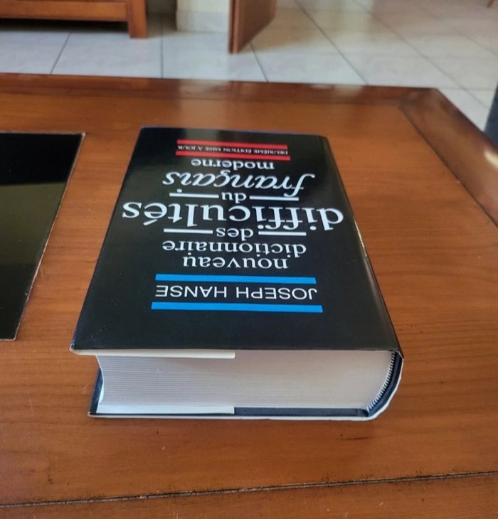 Un grand livre 📒 dictionnaire - photo numéro 4