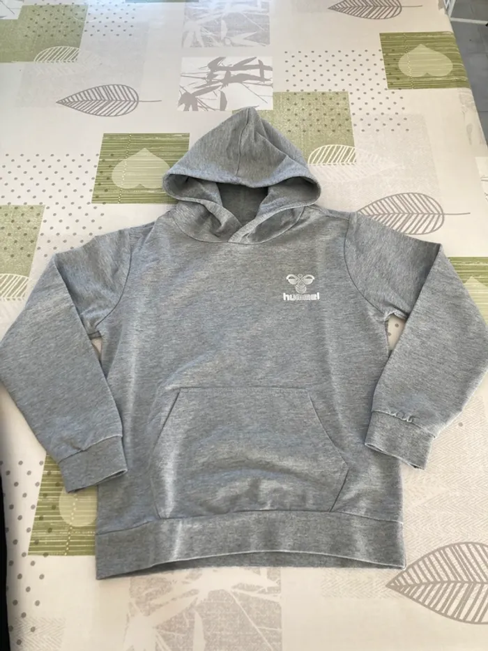Survêtement Hummel, taille 9 ans (134 cm) - photo numéro 2