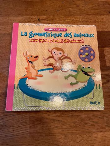 Livre cartonné Tourne et joue ! La gymnastique des animaux