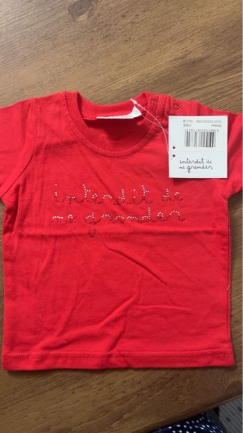 T-shirt bébé rouge neuf avec étiquette – message mignon ❤️
