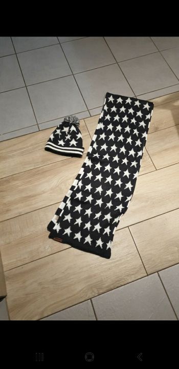 Ensemble bonnet écharpe enfants comme neuf