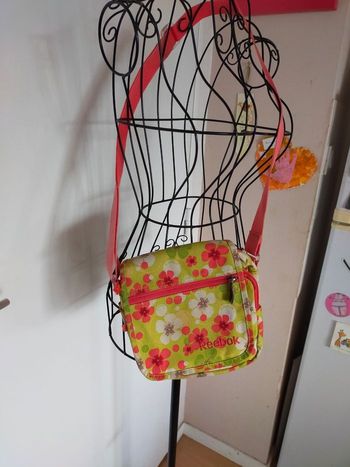 Jolie sacoche multi poches fleurie