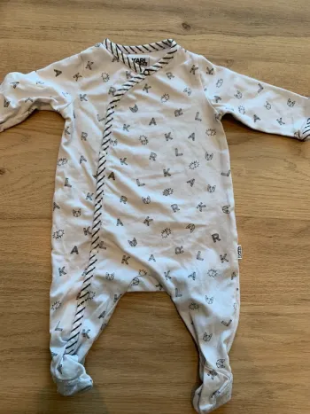 Pyjama Karl Lagerfeld taille 1 mois
