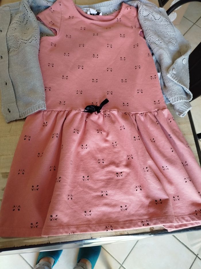 Lot vêtements fille 8 ans - photo numéro 2