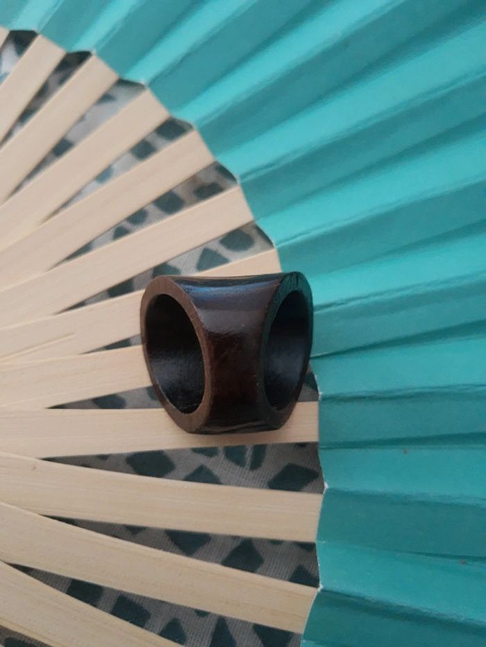 Bijoux bohème ethnique :bague allongée bois marron foncé - photo numéro 2