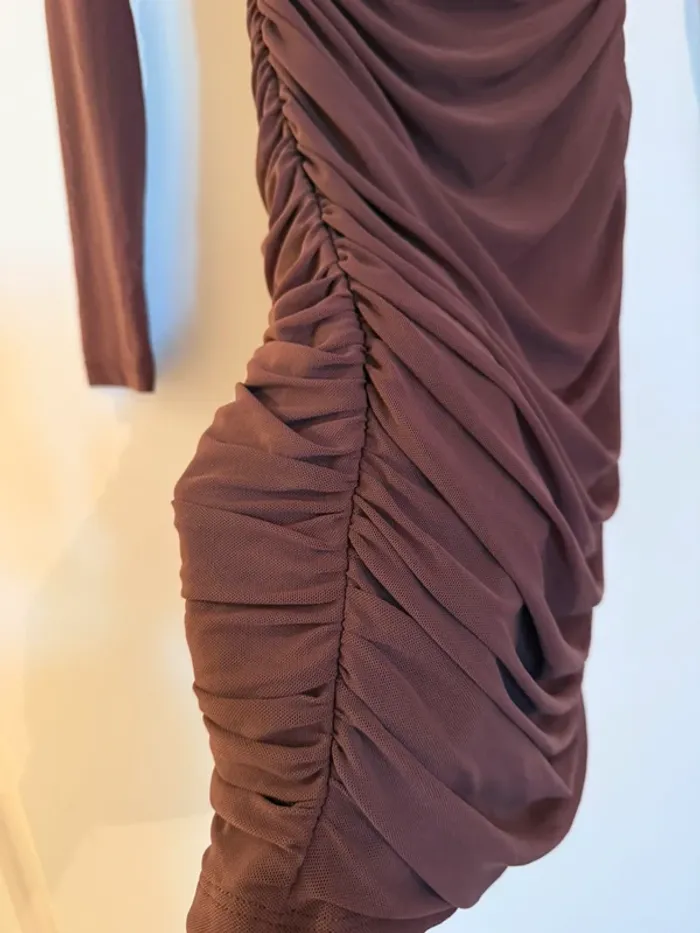 Robe moulante en très bon état marron taille XS Shein - photo numéro 4