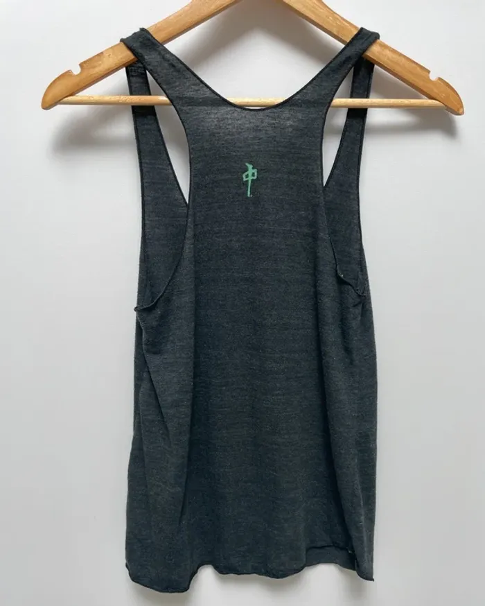 Red Dragon skateboard grey black tank top Womens S made in USA 🇺🇸 - photo numéro 6