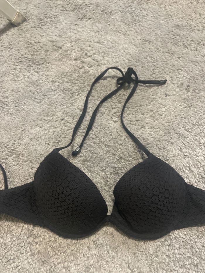 Haut de maillot noir undiz dentelle taille S remboursé