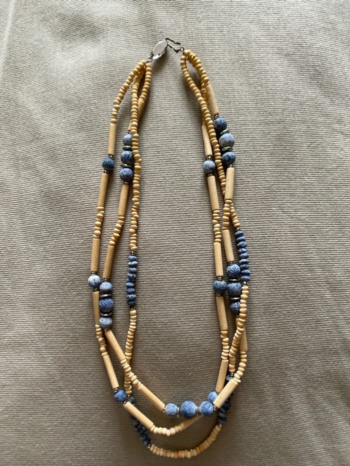 Collier en bois et pierres de lave - photo numéro 2