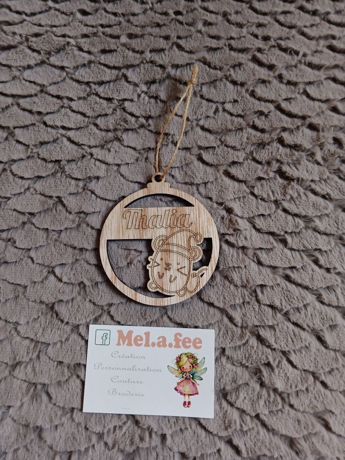 Boule de Noël en bois personnalisé