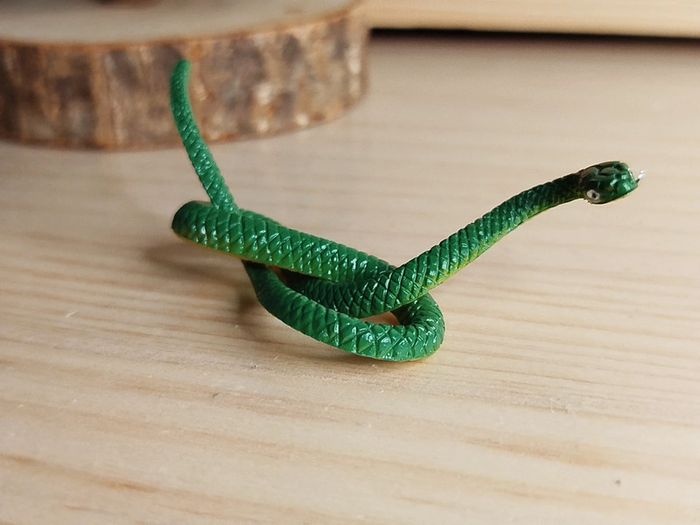Figurine serpent vert et beige Animal de la savane - photo numéro 2