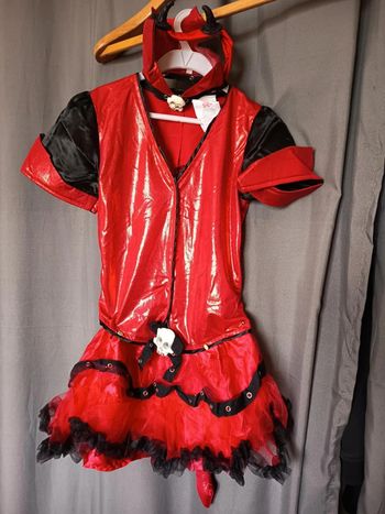 Costume enfant . Diablesse. les dimensions. Car  je trouve bizarre la taille qu'ils mettent