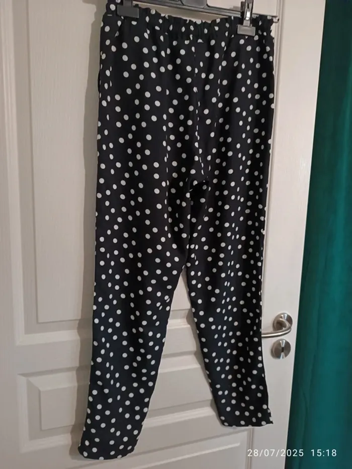 Pantalon fluide avec poches noir à pois blanc Kiabi - photo numéro 3