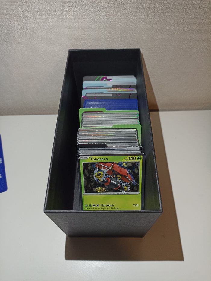 Lot 300 cartes Pokémon holo/reverse EV