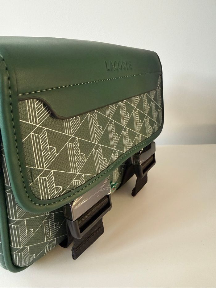 Sacoche verte Lacoste