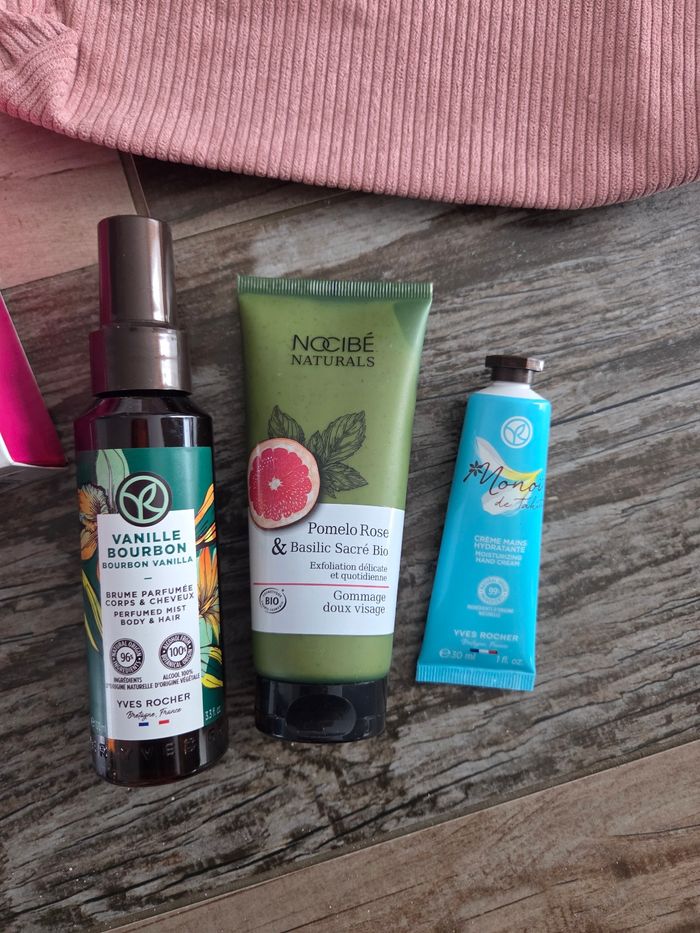 Lot soin et pochettes à maquillage neuf - photo numéro 4