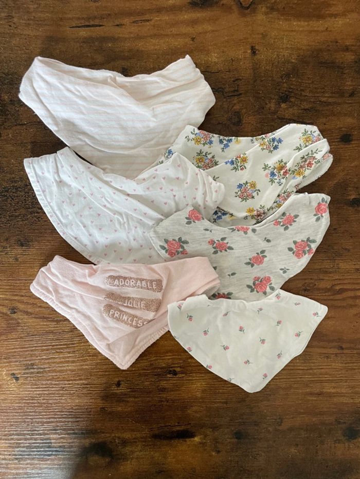 Lot de 6 bavoirs / bandanas triangles