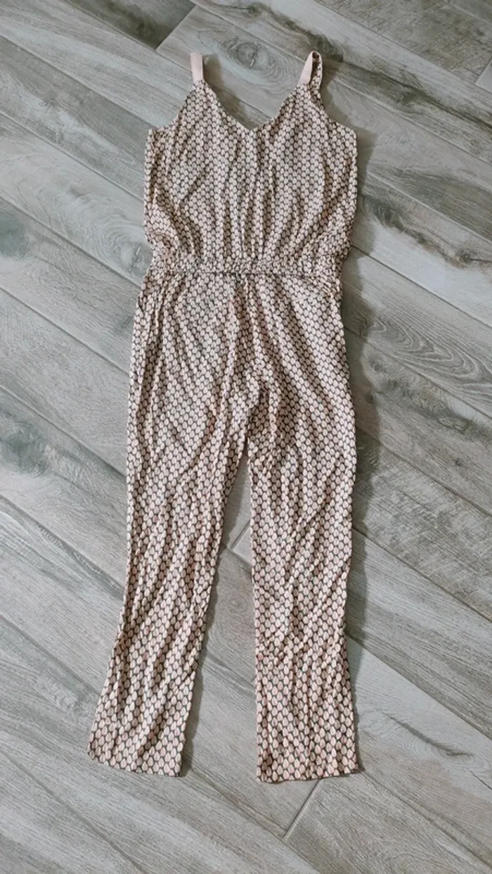 Magnifique combinaison pantalon avec du doré 🤟