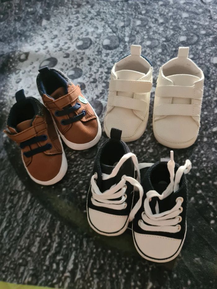 Lot de chaussures bébé