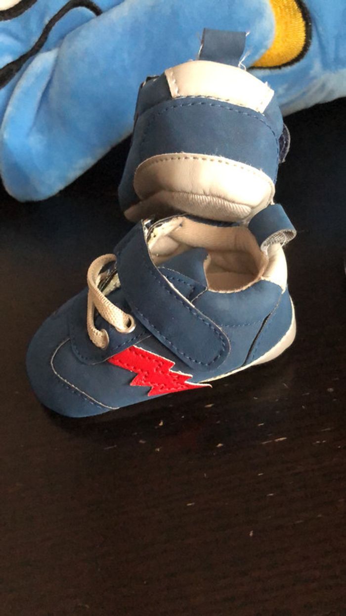 Chaussure bébé jamais mise 16