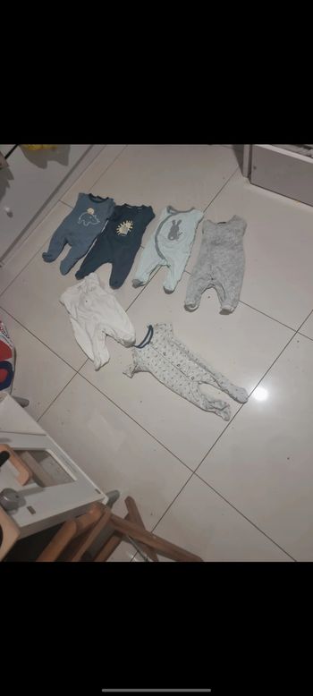 Lot de 6 pyjamas obaîbi et kiabi taille 1 mois