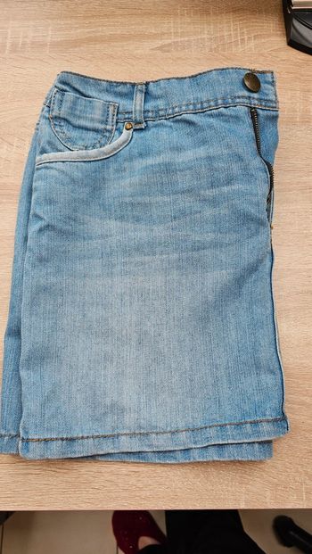 Jupe courte en jean taille 40