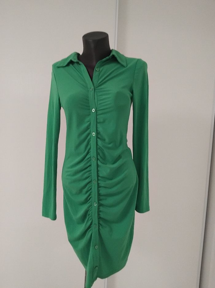 Robes femmes taille M comme neuf prix 5euros la robes - photo numéro 3