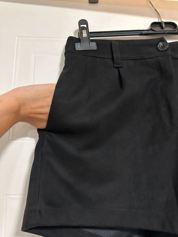 Short noir en daim Kiabi – Taille 40 Neuf - photo numéro 3