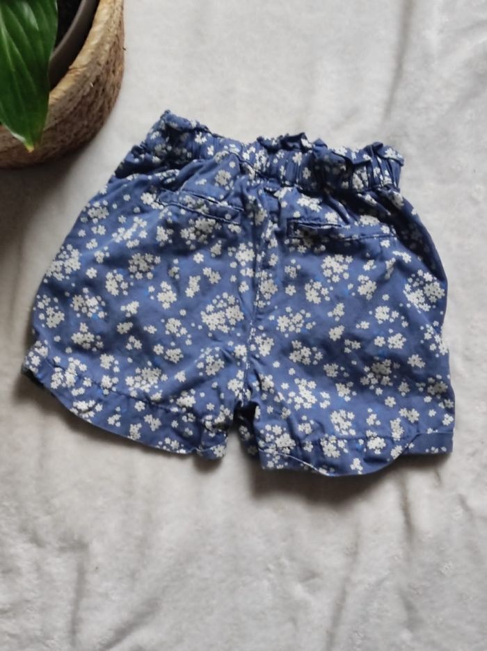 Short fleurie taille 6ans