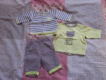 Ensemble pantalon/T-shirt/gilet brun et vert 1 mois