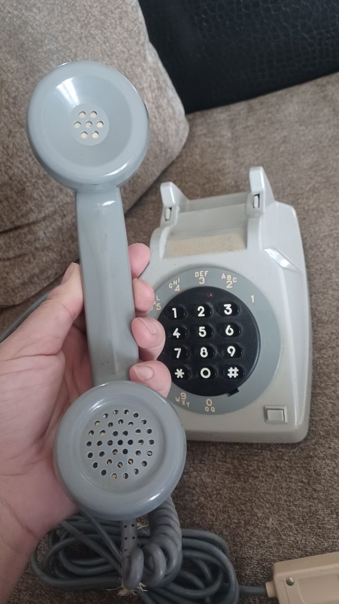 Téléphone fixe des années 60 gris marque telic bon etat - photo numéro 3