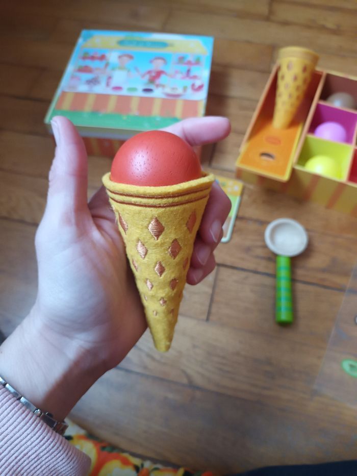 Boite de glace Gjeco paul et cerise neuf 2 cornets 6 boules en bois cone - photo numéro 3