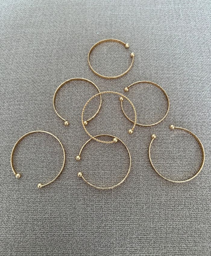 7 Bracelets ouverts dorés acier - photo numéro 3
