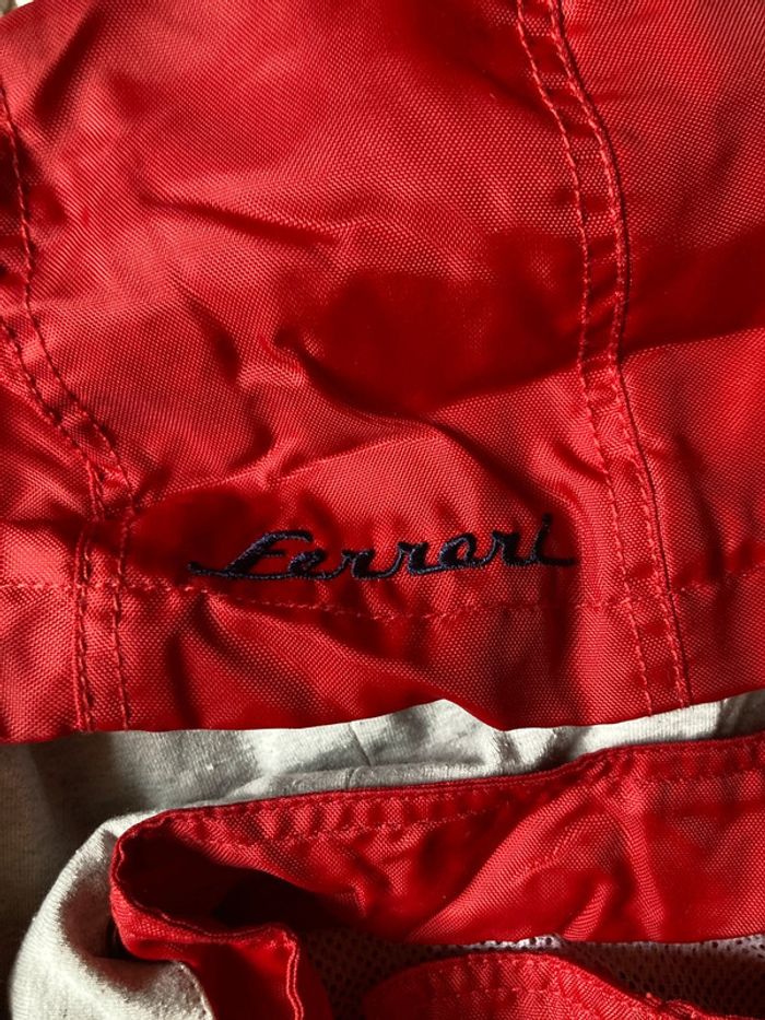 Bomber rouge avec capuche à boutons Ferrari 4 ans - photo numéro 3