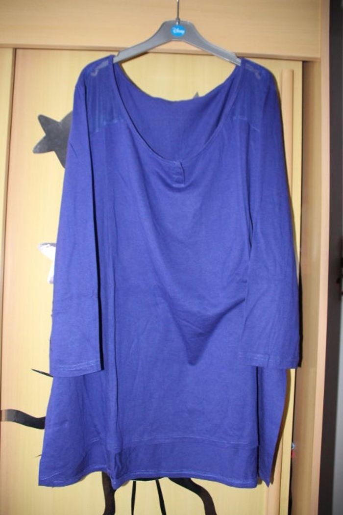 Top Bleu epaule fantaise