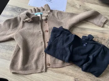2 gilets bébé fille