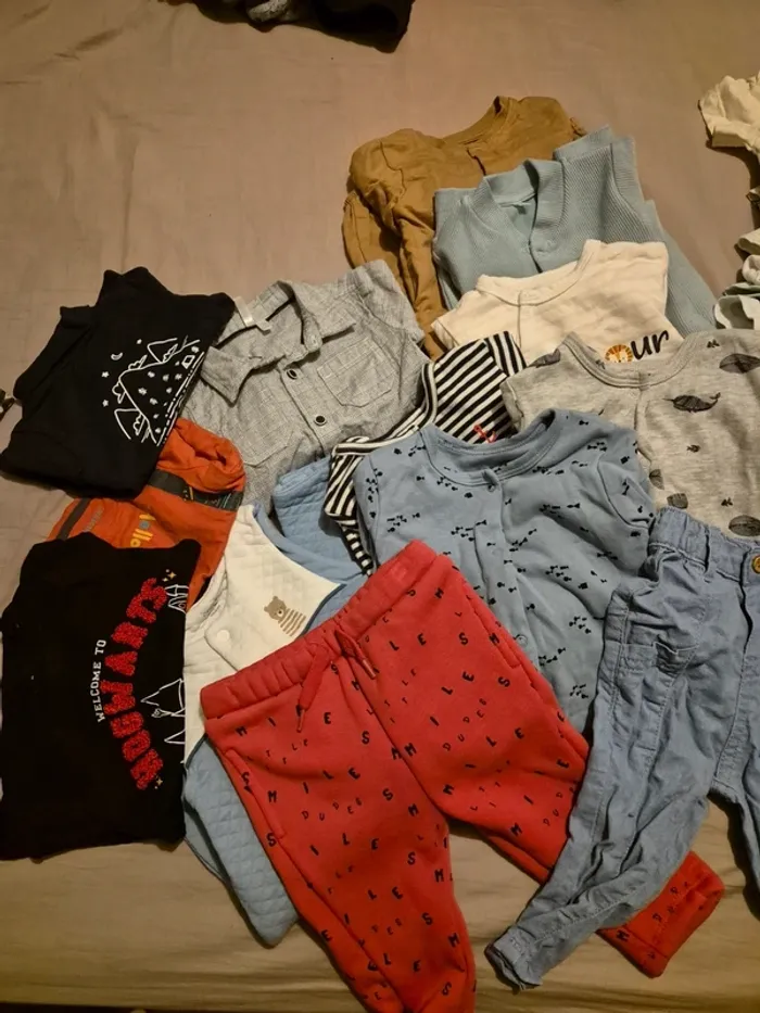 Lot 23 vetements taille 6 mois - photo numéro 2