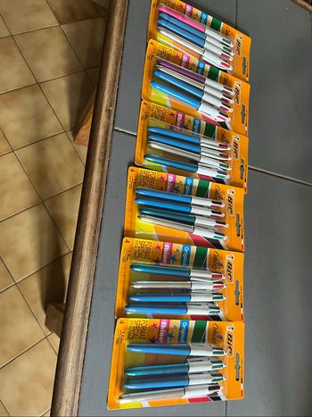 Lot neuf de 6 paquets de 4 crayons bic 4 couleurs
