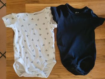 Lot 2 bodies h&m 2- 4 mois