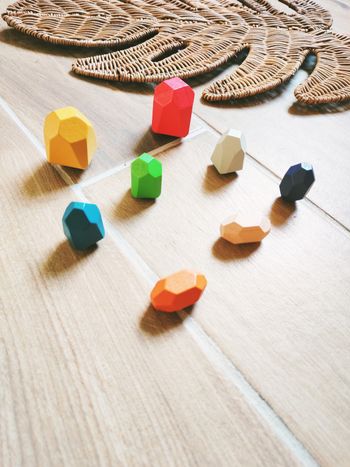 🪨Lot de 8 menhirs pierres multicolores à empiler en bois JB790