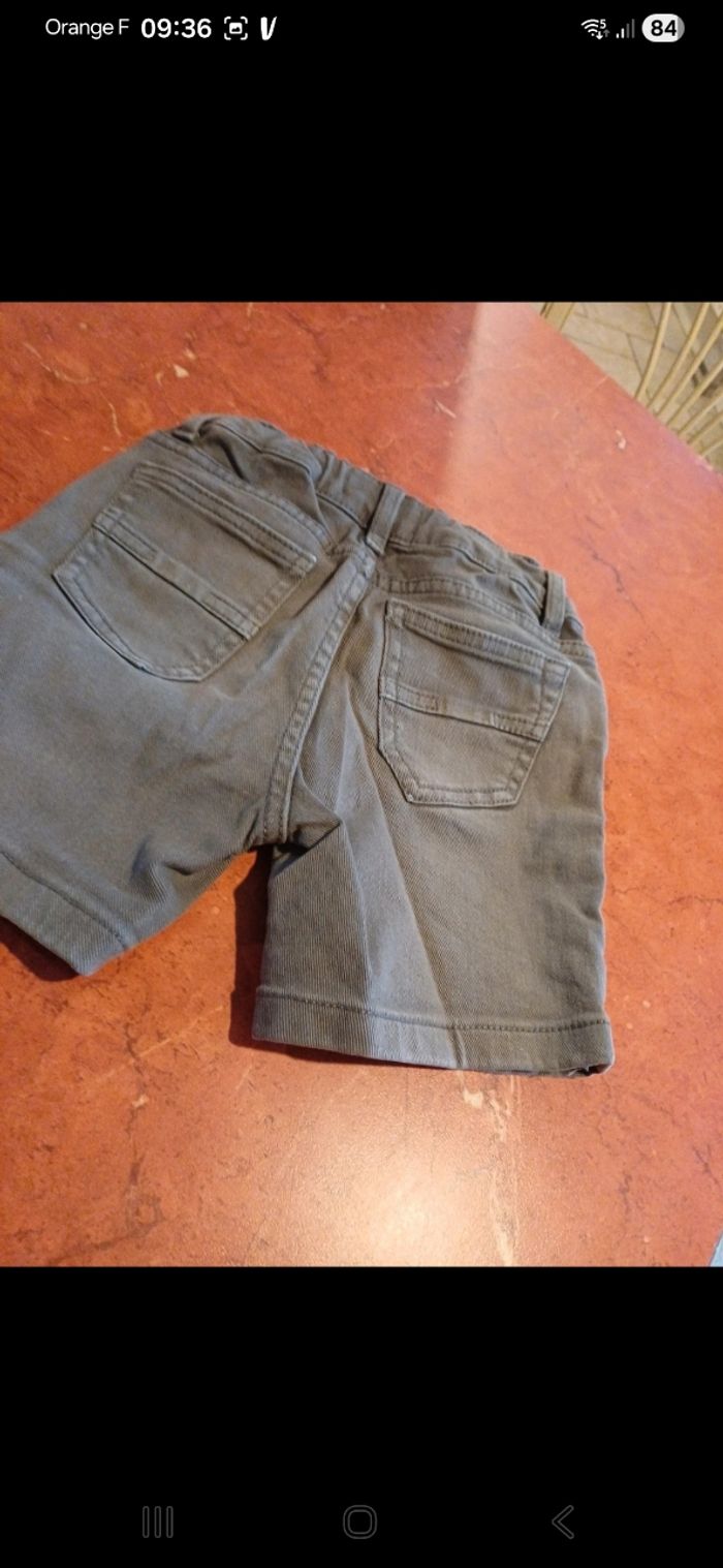 Short garçon taille 3 ans - photo numéro 3