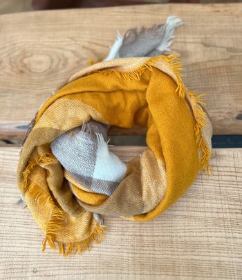 Écharpe / foulard / châle  hiver femme beige jaune moutarde blanche xxl grande chaise camaïeu